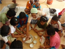 Teaching children how to process local food from mangrove