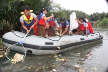 Clean up action by school students facilitated by JGM at Jakarta project site