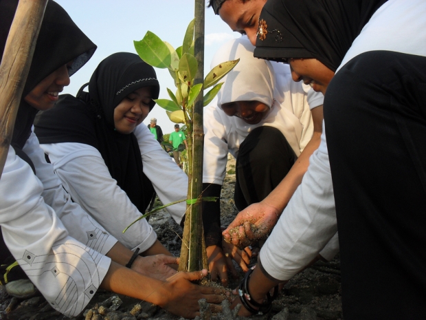 SmallSantri planting Lamongan ID CBDRM NU2010