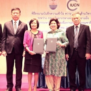 From left to right: Sakda Wichiansin, Deputy Director-General of DMCR; Suthiluck Raviwan, Director-General of DMCR; Dr. Chamniern Vorratnchaiphan, Country Representative of IUCN Asia; Aban Marker Kabraji, Regional Director, IUCN Asia; and Petch Manopawitr, Deputy Southeast Asia Group 