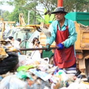 [Rayong] Study Tour Koh Tao Waste Management Jan 2011 by Koh Tao Group