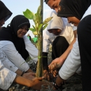 Santri planting Lamongan
