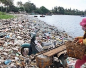 Solid waste on Sa Ky Beach in central Quang Ngai Province.Lack of a proper mechanism prevents the PPP model from helping Viet Nam improve the marine and coastal environment