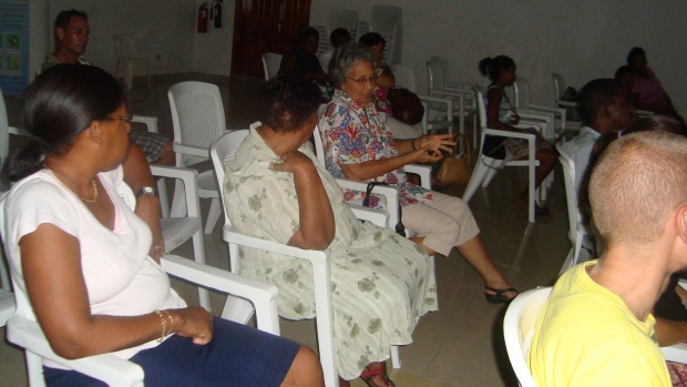 Community member in Takamaka district discusses development impacts in a meeting organised by the Large project grantees