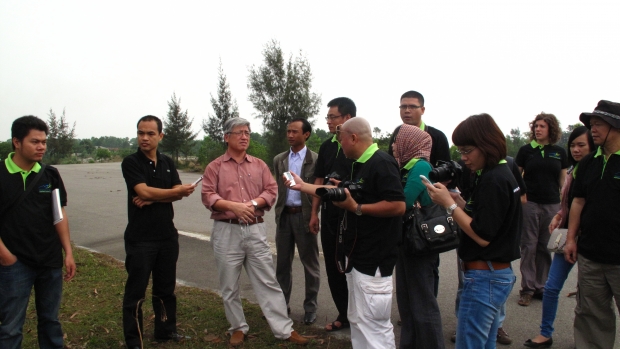 Journalists interviewing Dr. Truong Van Tuyen - Director of CCRD
