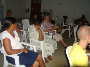 Community member in Takamaka district discusses development impacts in a meeting organised by the Large project grantees