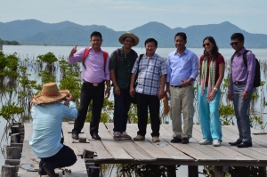 Workshop participants at Trapeang Sangke mangrove rehabilitation site