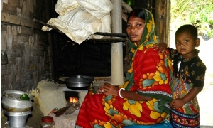 Mrs Beauty Das using improved cooking stove in Cox's Bazar, Bangladesh