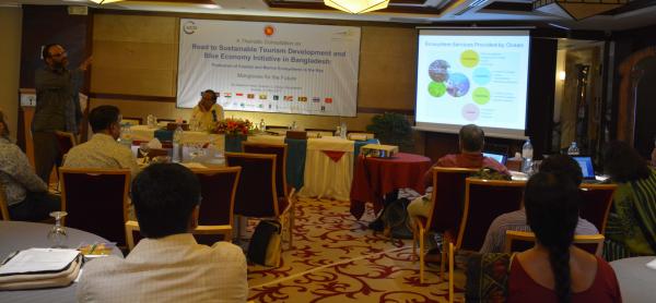 Professor Niaz Ahmed Khan presents keynote paper