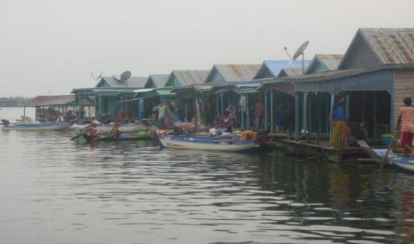 Floating villlage in Phat Sanday commune